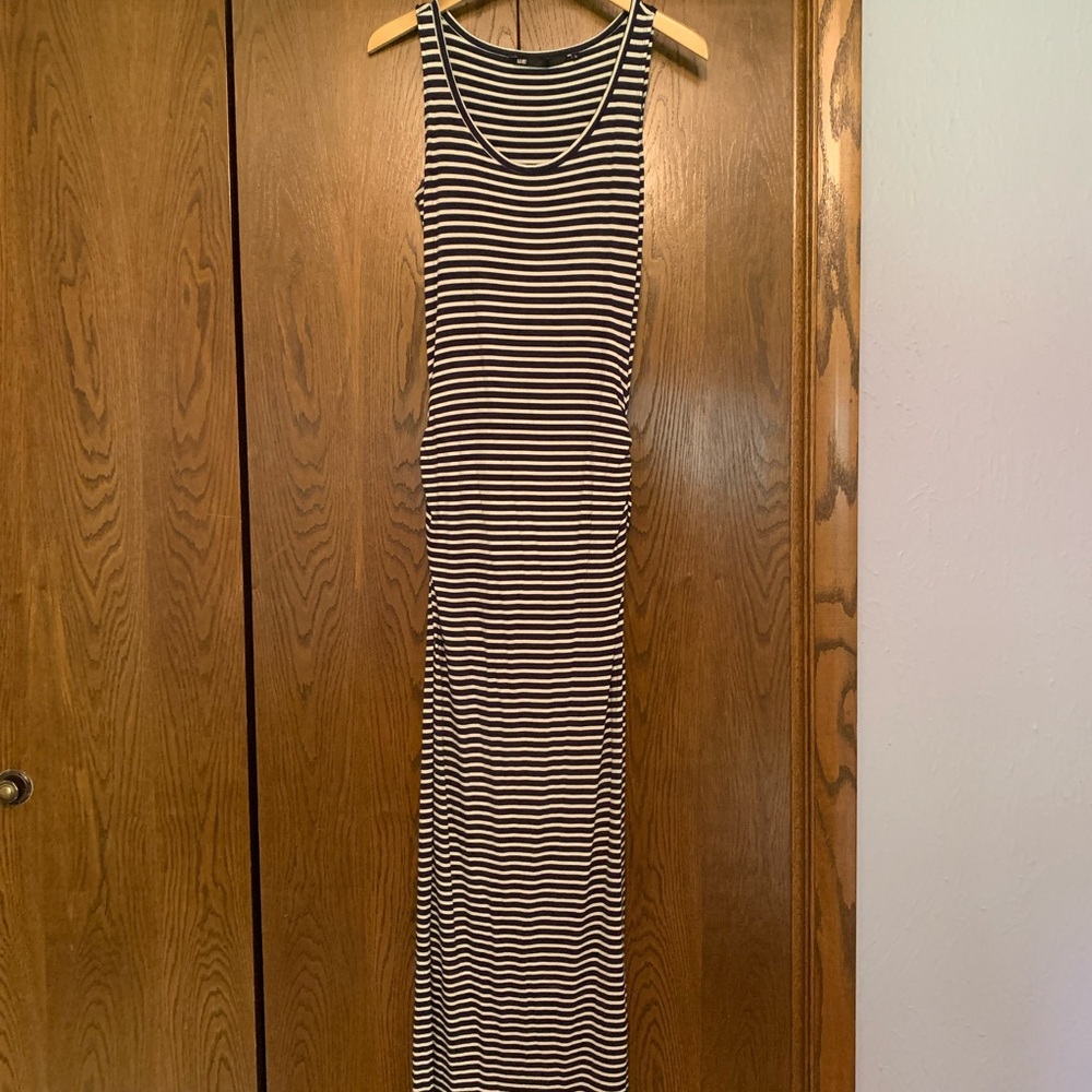 {WE Fashion} Striped Maxi Dress with Ruched Sides
